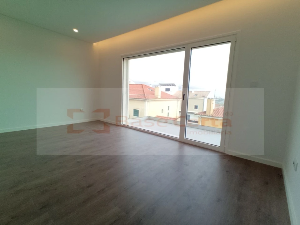 Moradia T5 para Venda em Pontinha e Famões Foto 11