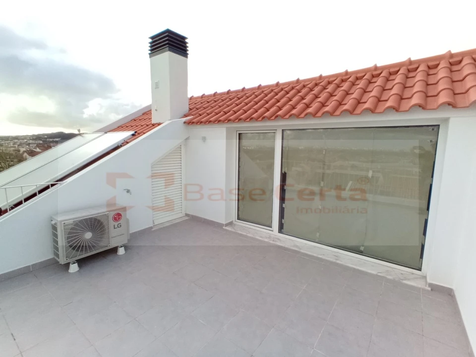 Moradia T5 para Venda em Pontinha e Famões Foto 21