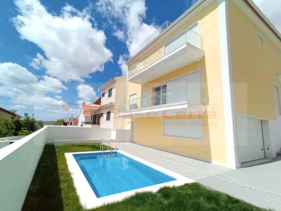 Moradia T5 para Venda em Pontinha e Famões Foto 19