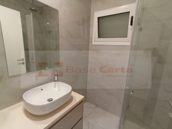 Moradia T5 para Venda em Pontinha e Famões Foto 9