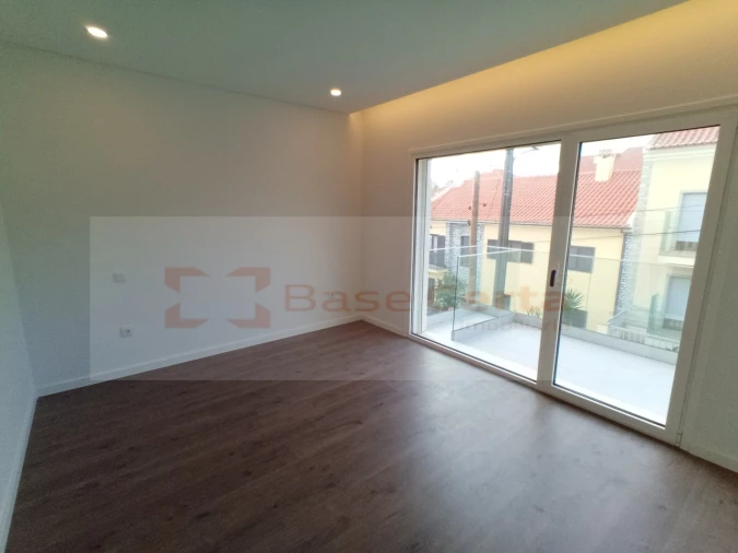 Moradia T5 para Venda em Pontinha e Famões Foto 13