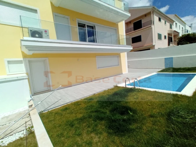 Moradia T5 para Venda em Pontinha e Famões Foto 18