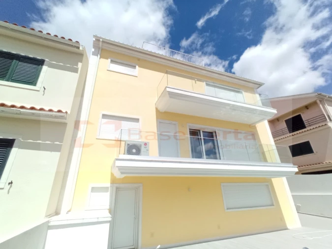 Moradia T5 para Venda em Pontinha e Famões Foto 22