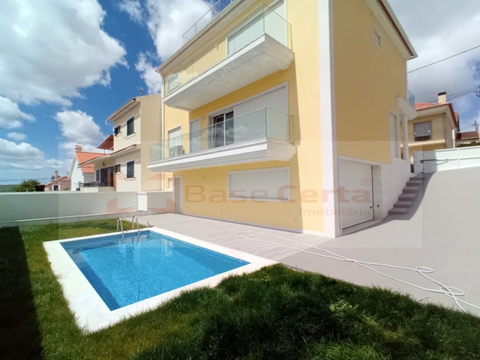 Moradia T5 para Venda em Pontinha e Famões Foto 24