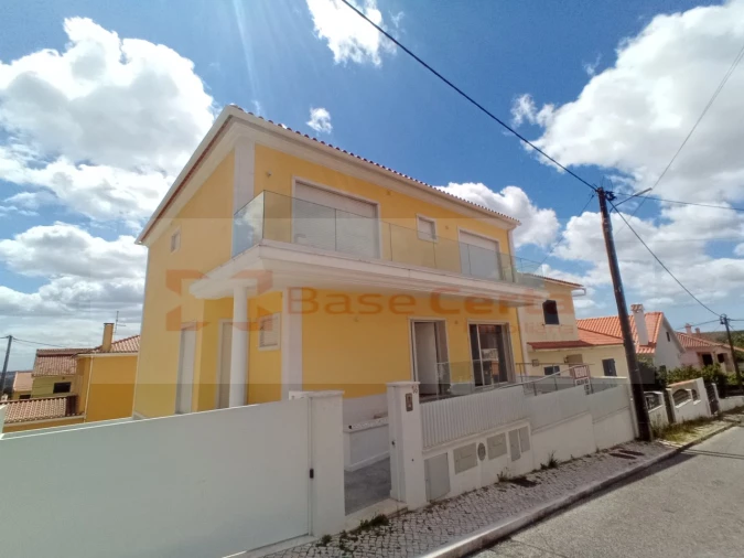 Moradia T5 para Venda em Pontinha e Famões Foto 25