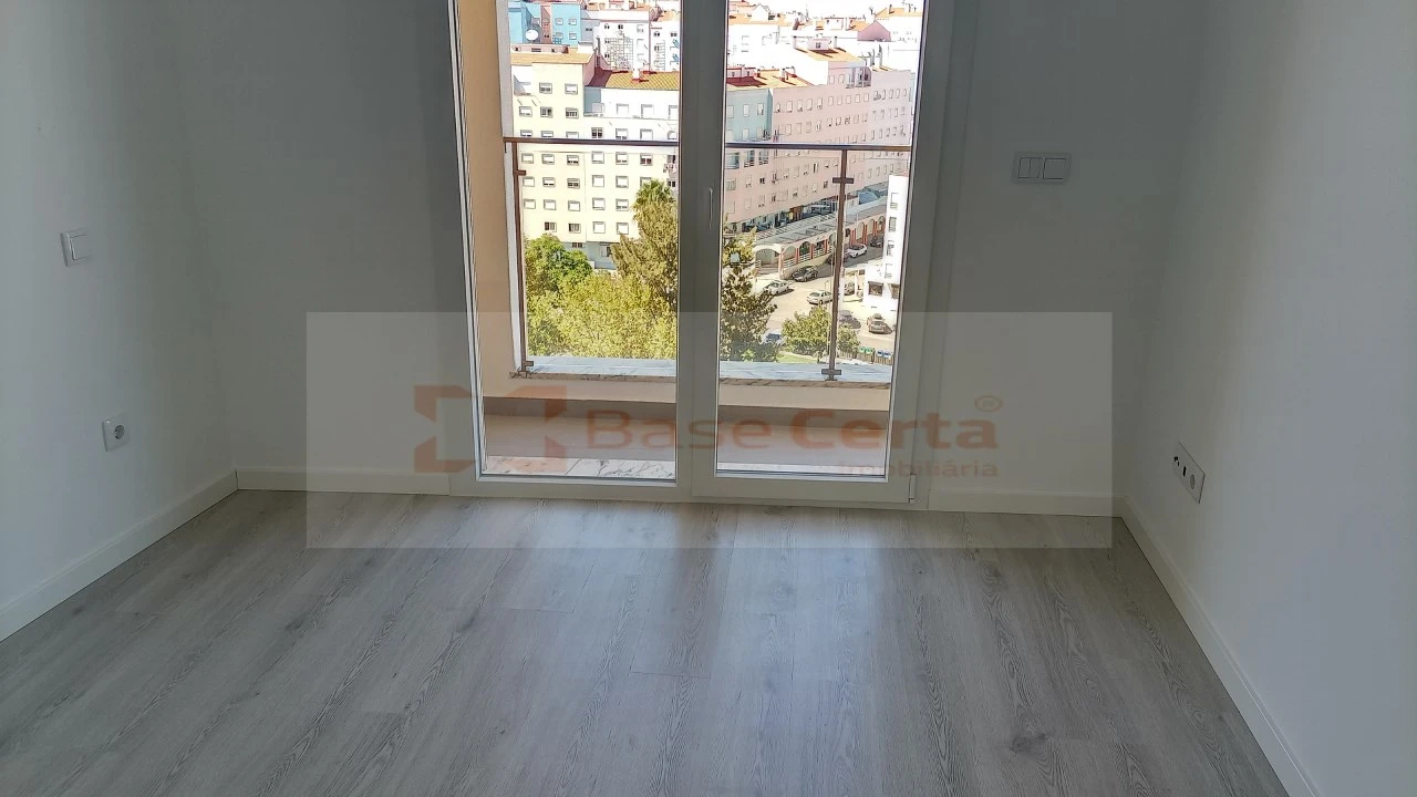 Apartamento T3 para Venda em Corroios Foto 10