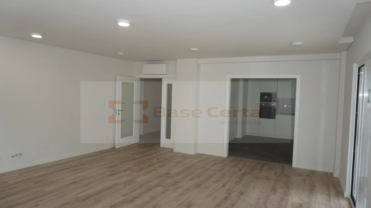 Apartamento T3 para Venda em Almada, Cova da Piedade, Pragal e Cacilhas Foto 1