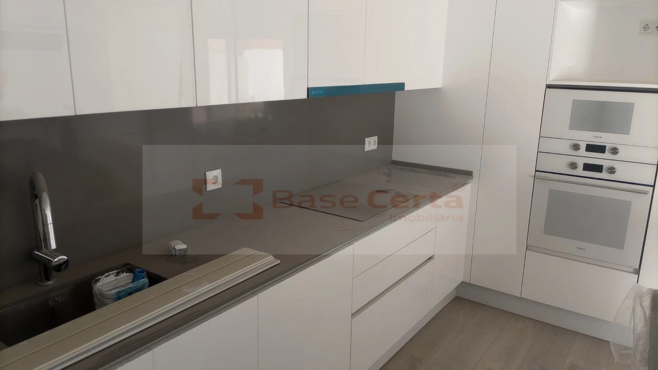 Moradia T4 para Venda em Pontinha e Famões Foto 4