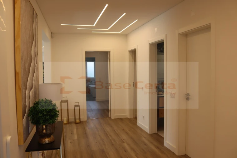 Moradia T4 para Venda em Charneca de Caparica e Sobreda Foto 21