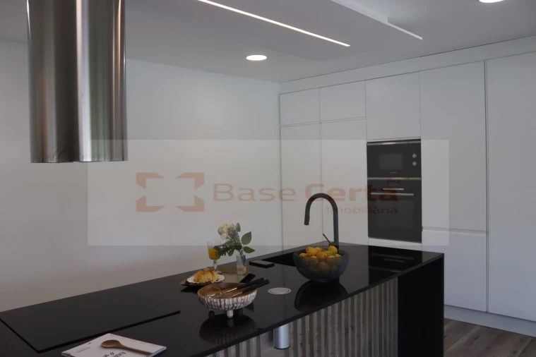 Moradia T4 para Venda em Charneca de Caparica e Sobreda Foto 5