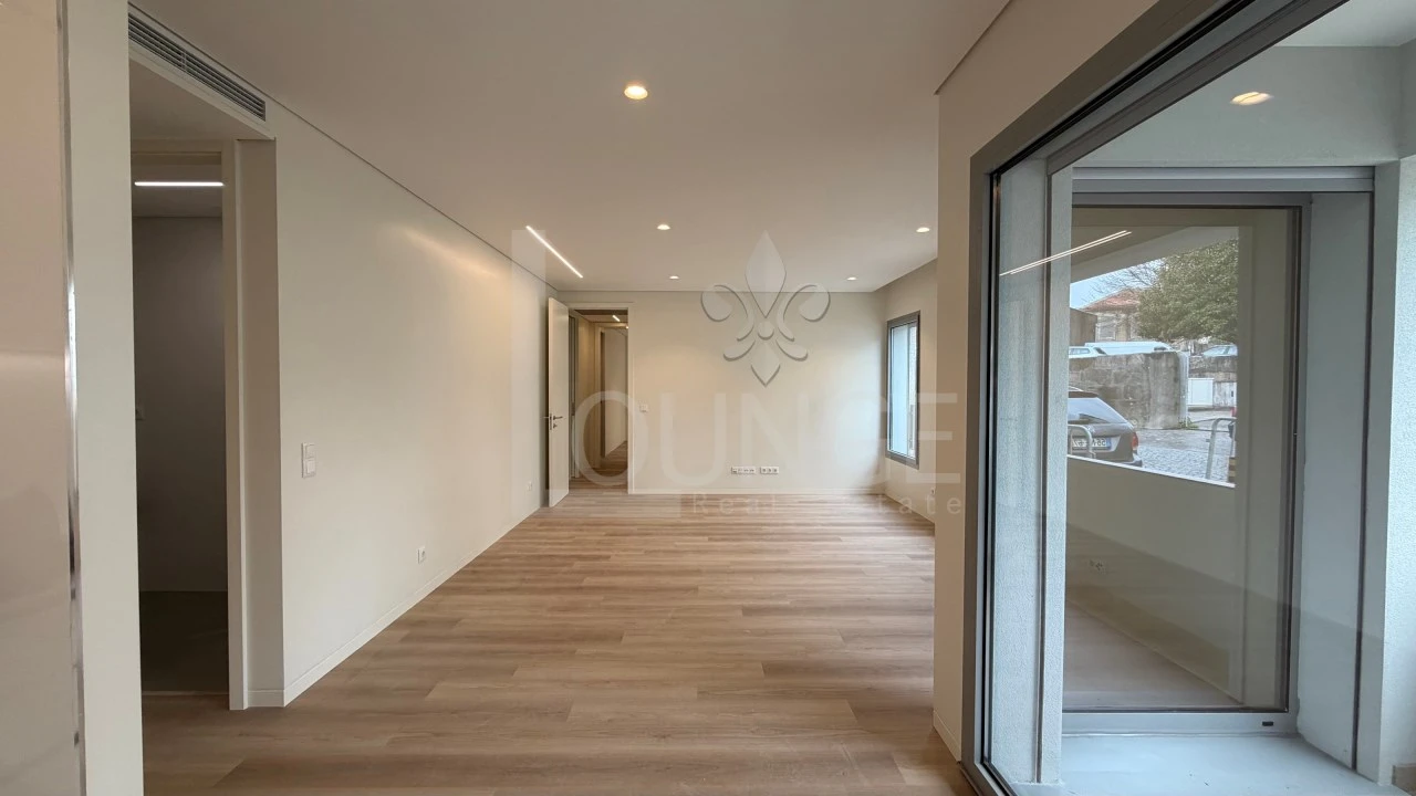 Apartamento T2 para Venda em Lordelo do Ouro e Massarelos Foto 1