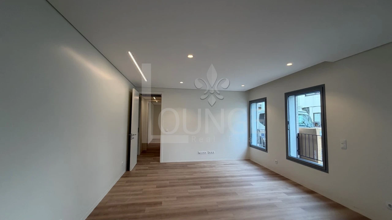 Apartamento T2 para Venda em Lordelo do Ouro e Massarelos Foto 2