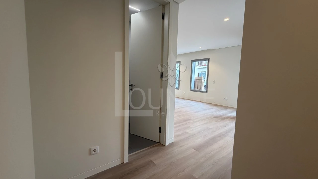 Apartamento T2 para Venda em Lordelo do Ouro e Massarelos Foto 17