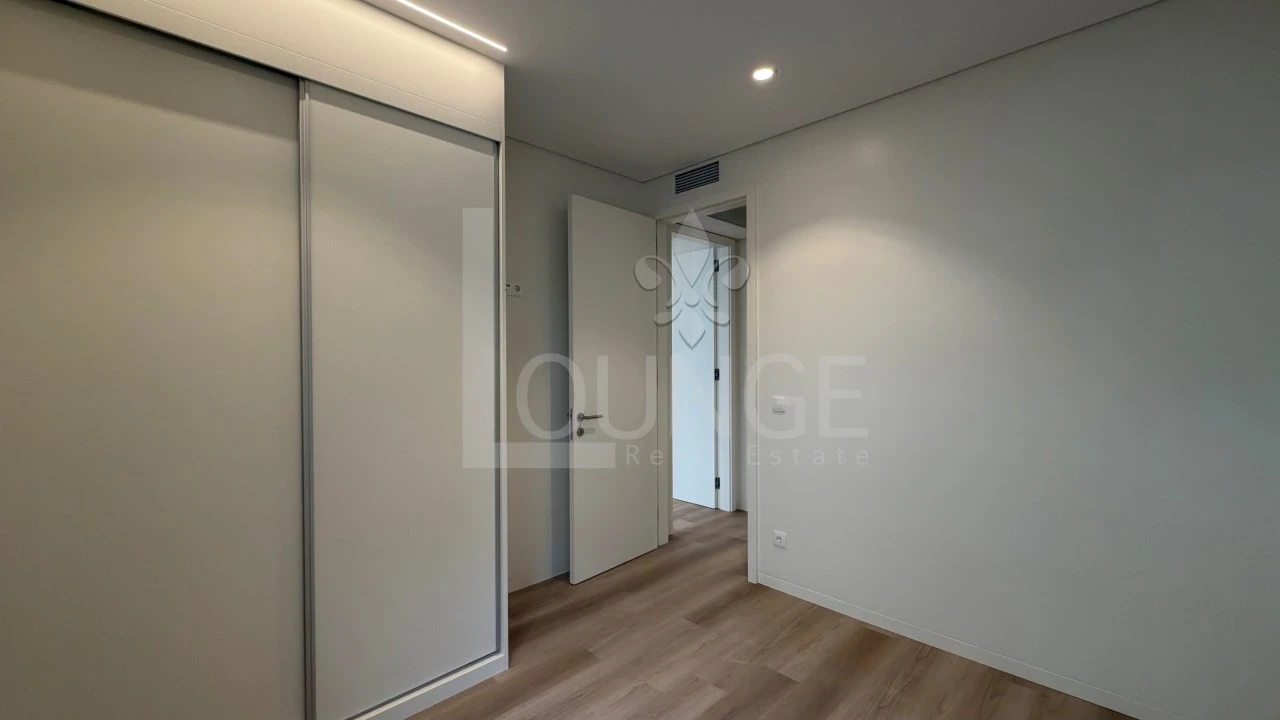 Apartamento T2 para Venda em Lordelo do Ouro e Massarelos Foto 18