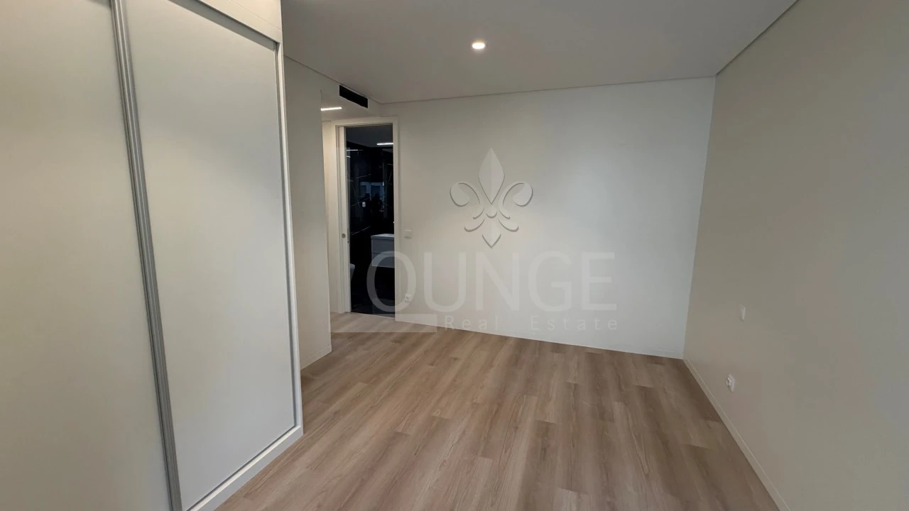 Apartamento T2 para Venda em Lordelo do Ouro e Massarelos Foto 23