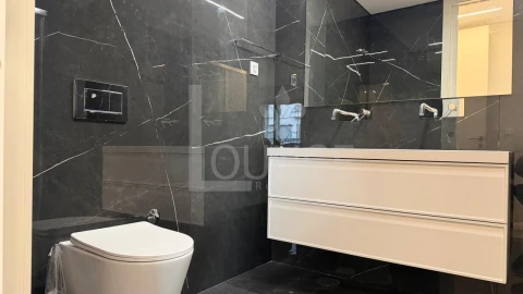 Apartamento T2 para Venda em Lordelo do Ouro e Massarelos