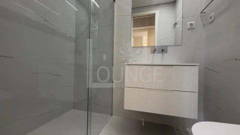 Apartamento T2 para Venda em Lordelo do Ouro e Massarelos