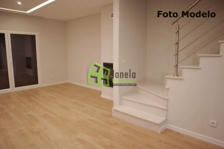 Moradia T3 para Venda em Quinta do Conde Foto 31