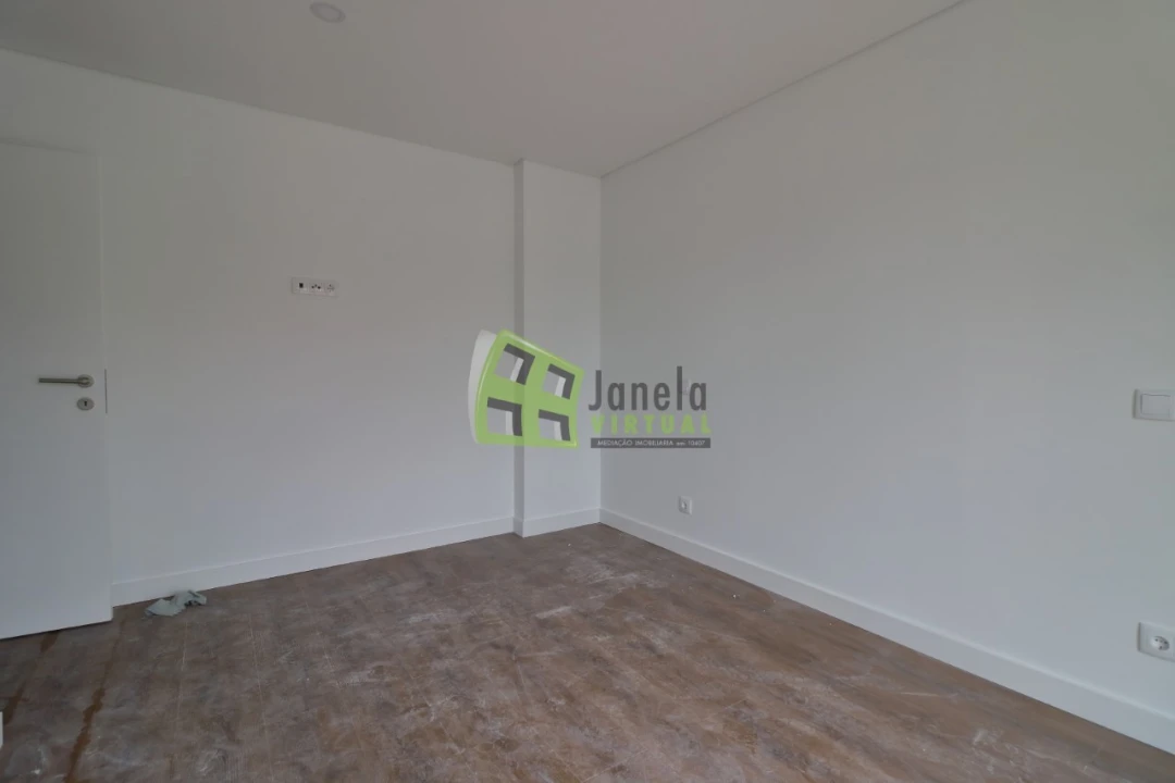 Moradia T3 para Venda em Quinta do Anjo Foto 13