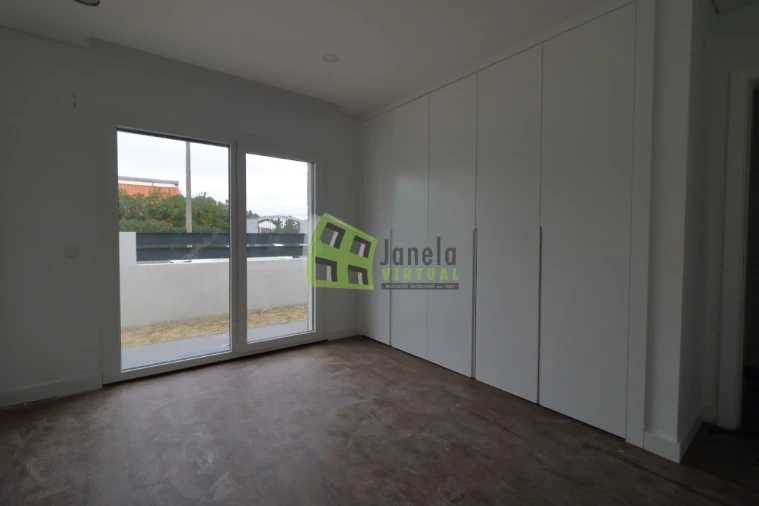 Moradia T3 para Venda em Quinta do Anjo Foto 11