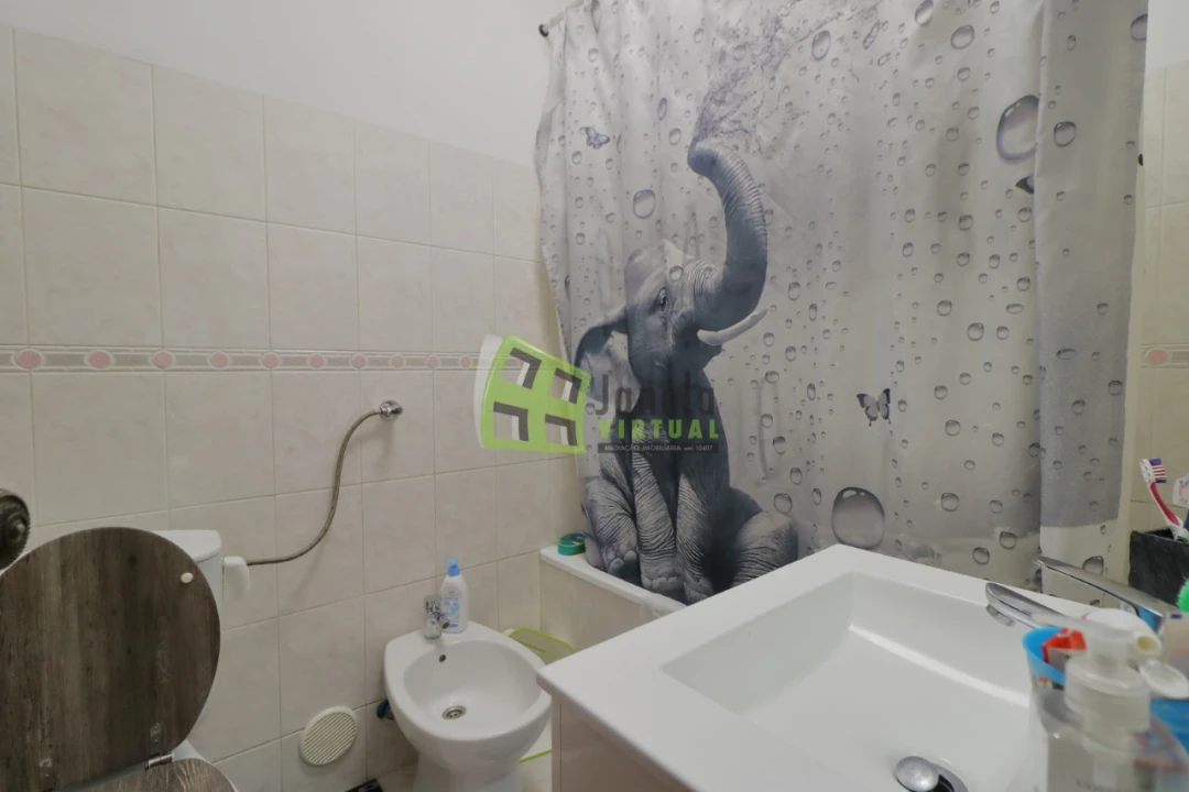 Apartamento T2 para Venda em Corroios Foto 9