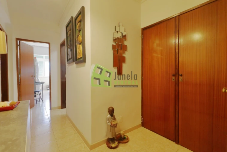 Apartamento T2 para Venda em Corroios Foto 13