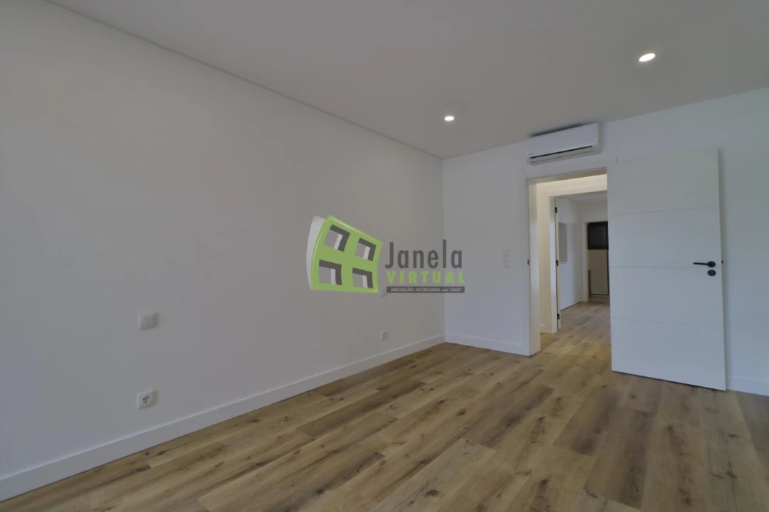 Moradia T5 para Venda em Quinta do Anjo Foto 15