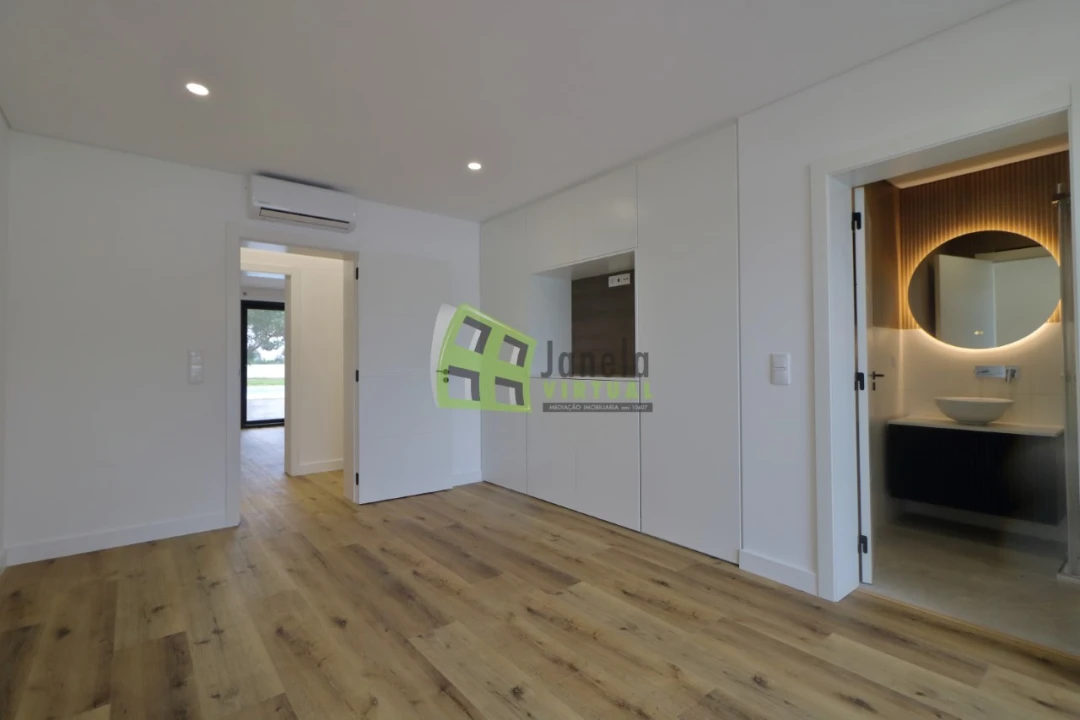 Moradia T5 para Venda em Quinta do Anjo Foto 17