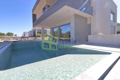 Moradia T3 para Venda em Charneca de Caparica e Sobreda