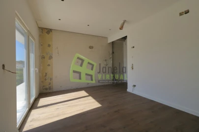 Moradia T3 para Venda em Charneca de Caparica e Sobreda