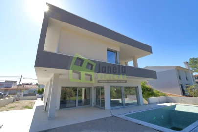Moradia T3 para Venda em Charneca de Caparica e Sobreda