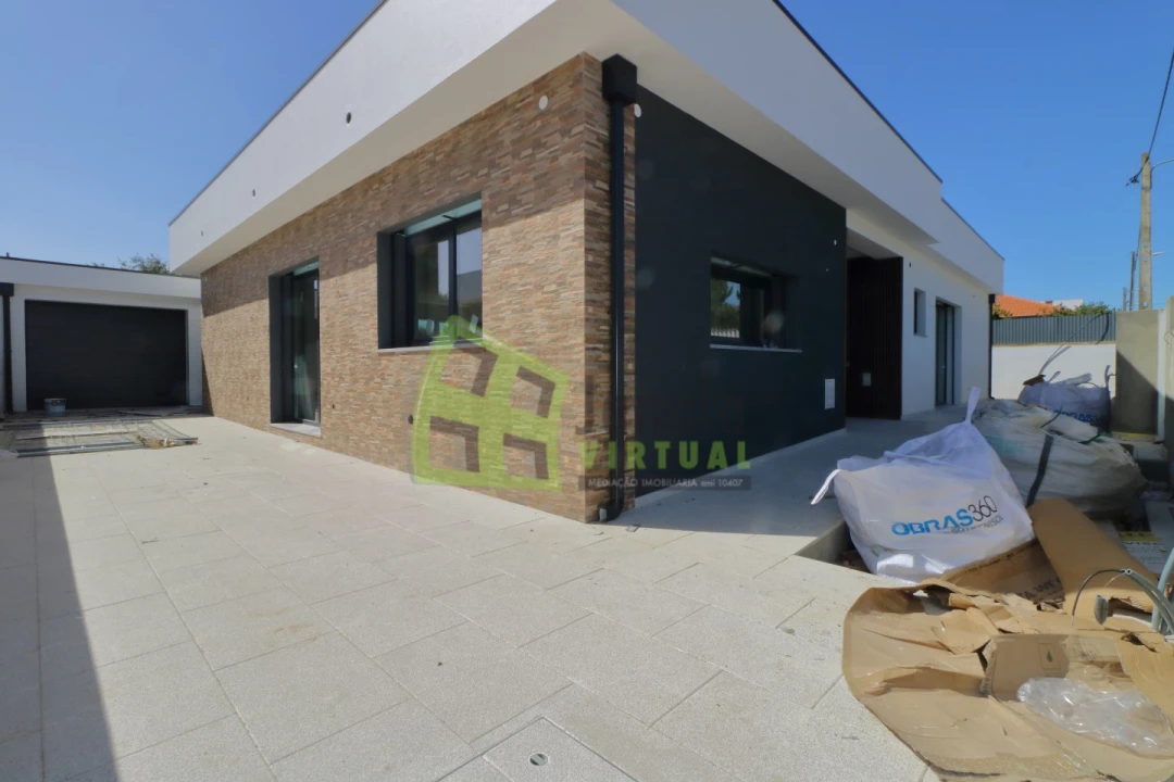 Moradia T4 para Venda em Quinta do Anjo Foto 2