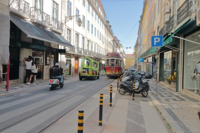 Prédio para Venda em Santa Maria Maior Foto 11