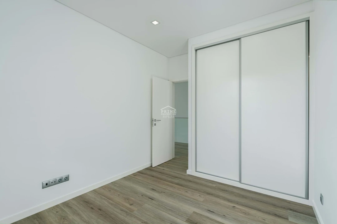 Moradia T3 para Venda em Funchal (Santa Luzia) Foto 14