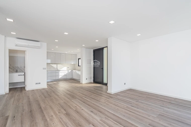 Moradia T3 para Venda em Funchal (Santa Luzia) Foto 5