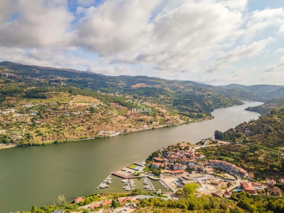 Terreno para Venda em Freigil e Miomães Foto 12