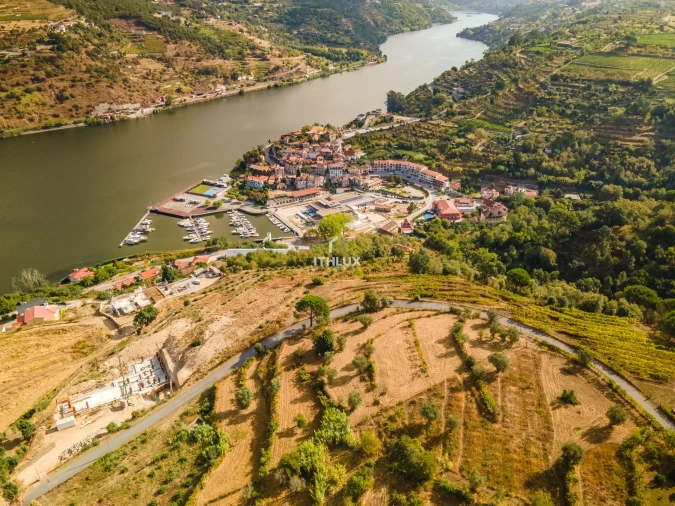 Terreno para Venda em Freigil e Miomães Foto 11