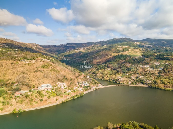 Terreno para Venda em Freigil e Miomães Foto 13