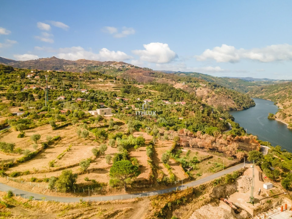 Terreno para Venda em Freigil e Miomães Foto 15