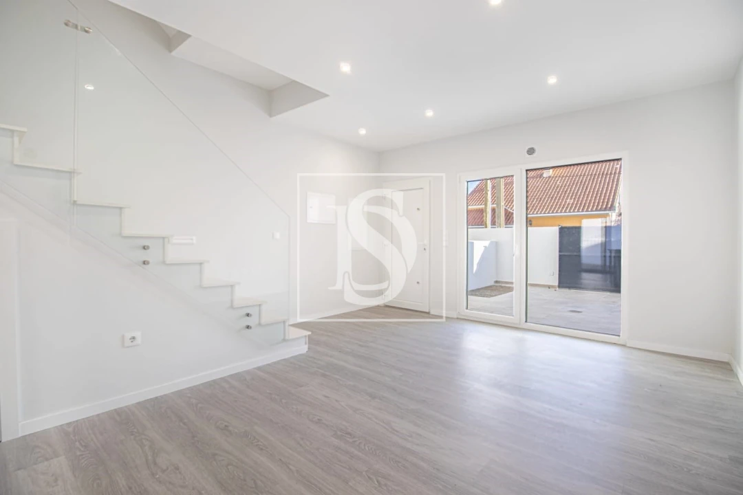 Moradia T3 para Venda em Quinta do Conde Foto 11