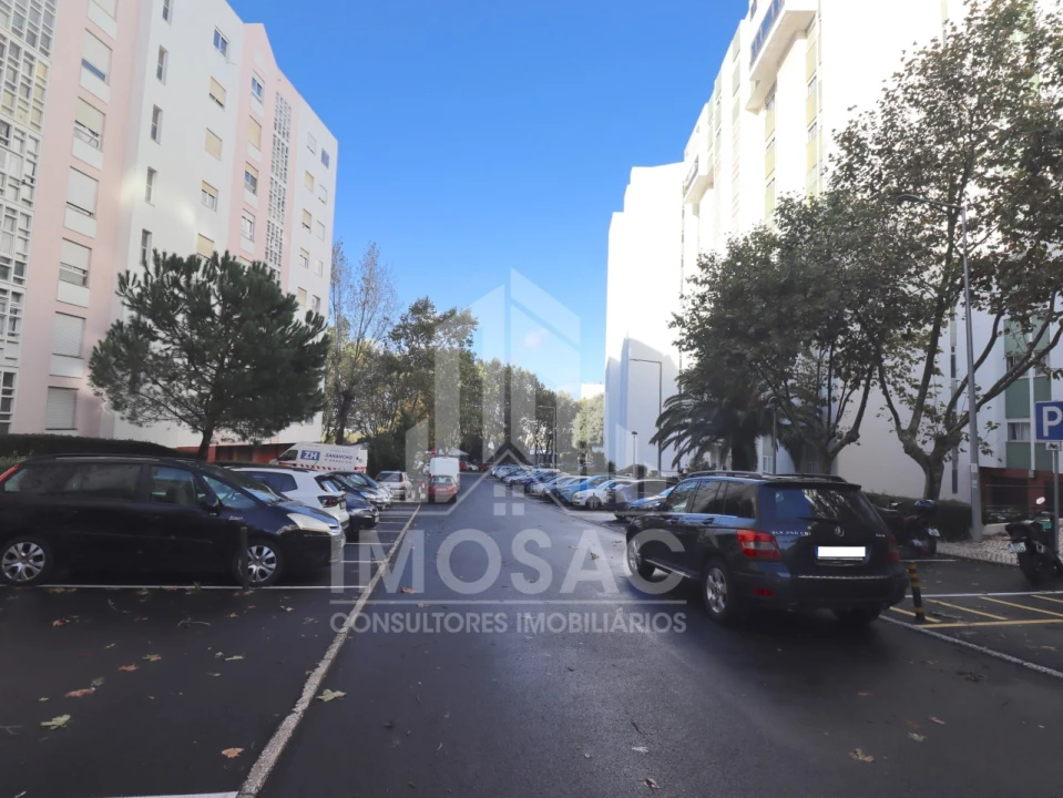 Apartamento T3 para Venda em Santo António dos Cavaleiros e Frielas Foto 15