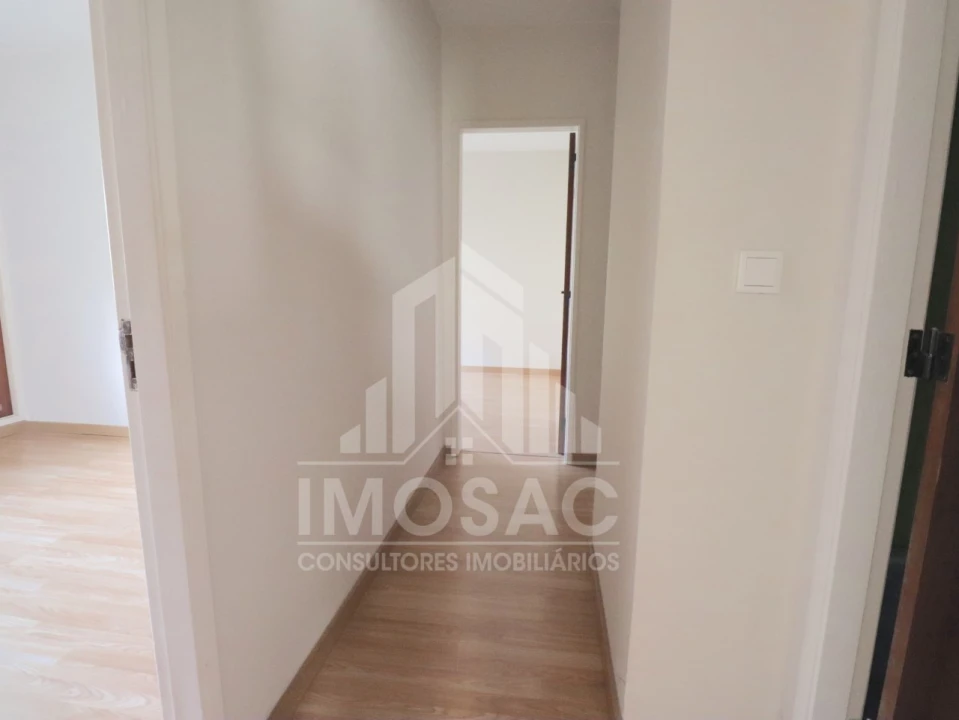 Apartamento T3 para Venda em Santo António dos Cavaleiros e Frielas Foto 17