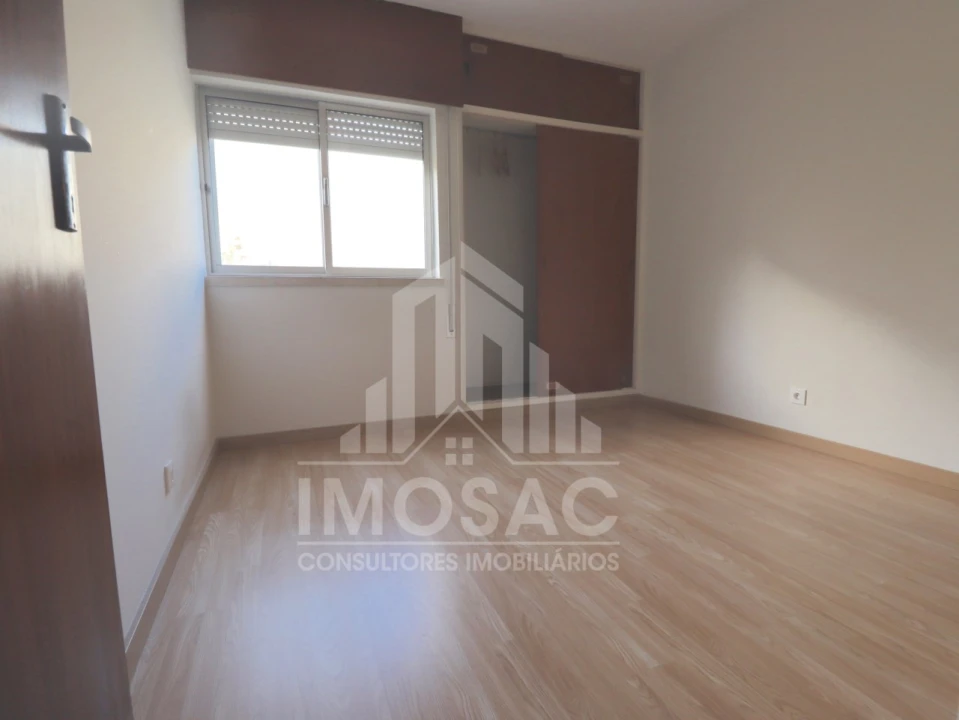 Apartamento T3 para Venda em Santo António dos Cavaleiros e Frielas Foto 6