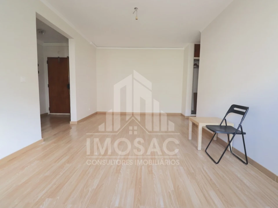 Apartamento T3 para Venda em Santo António dos Cavaleiros e Frielas Foto 1