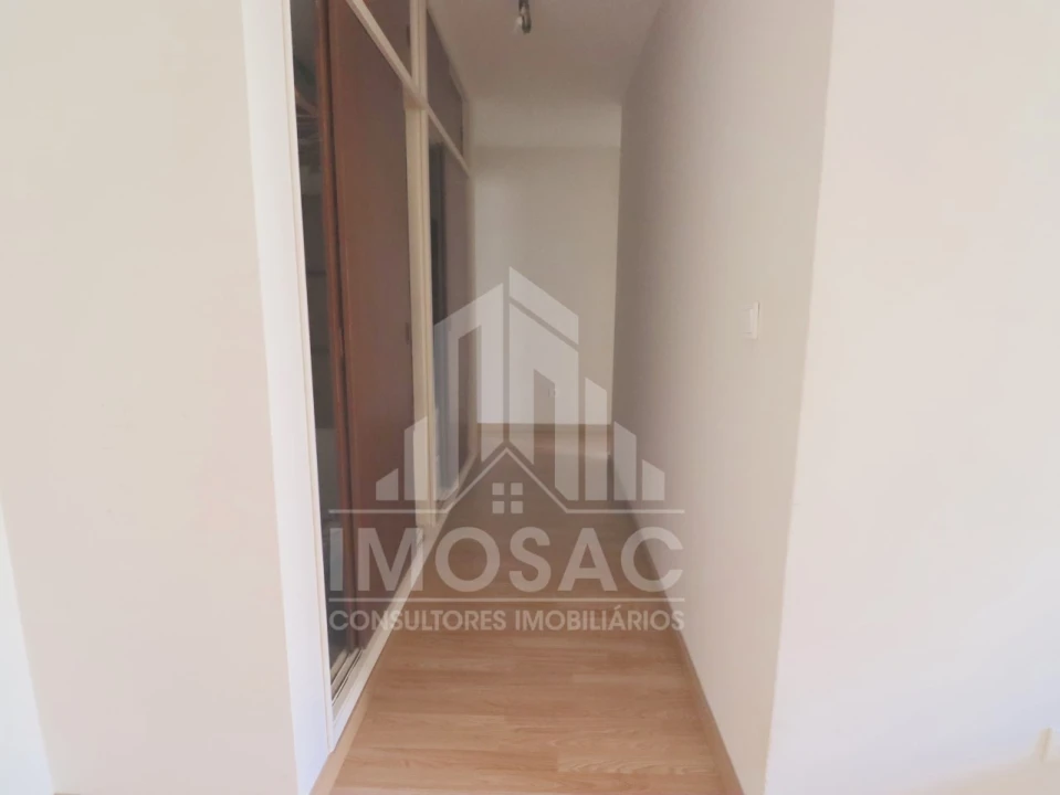 Apartamento T3 para Venda em Santo António dos Cavaleiros e Frielas Foto 23