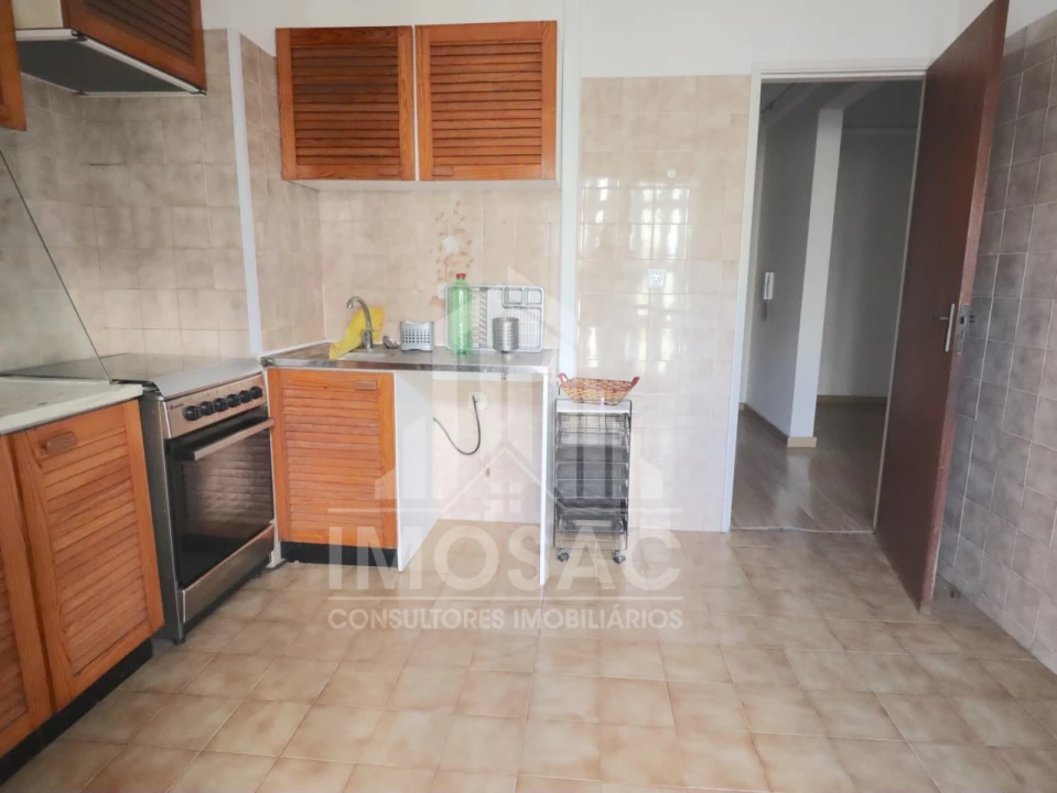 Apartamento T3 para Venda em Santo António dos Cavaleiros e Frielas Foto 2