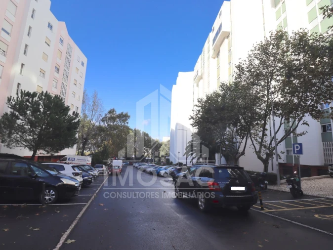 Apartamento T3 para Venda em Santo António dos Cavaleiros e Frielas Foto 11