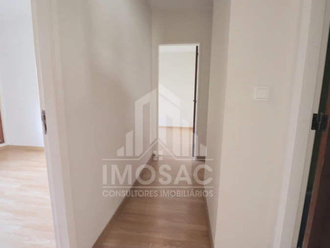 Apartamento T3 para Venda em Santo António dos Cavaleiros e Frielas Foto 17