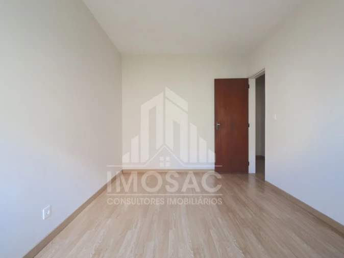 Apartamento T3 para Venda em Santo António dos Cavaleiros e Frielas Foto 3