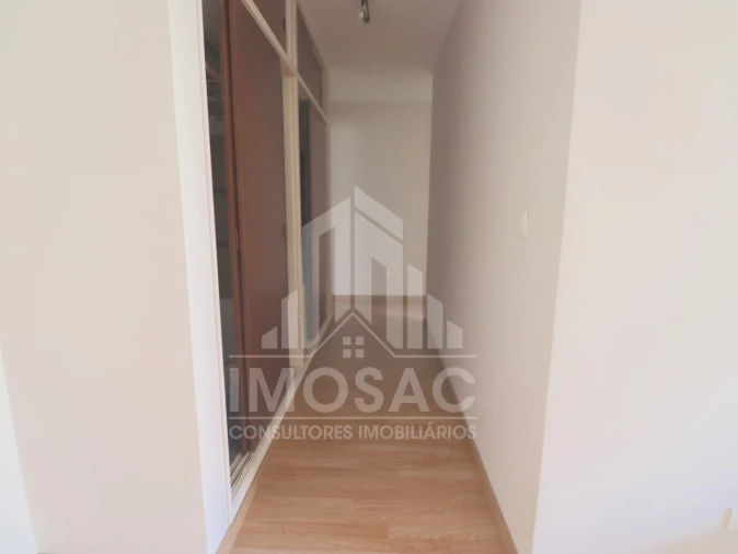 Apartamento T3 para Venda em Santo António dos Cavaleiros e Frielas Foto 23